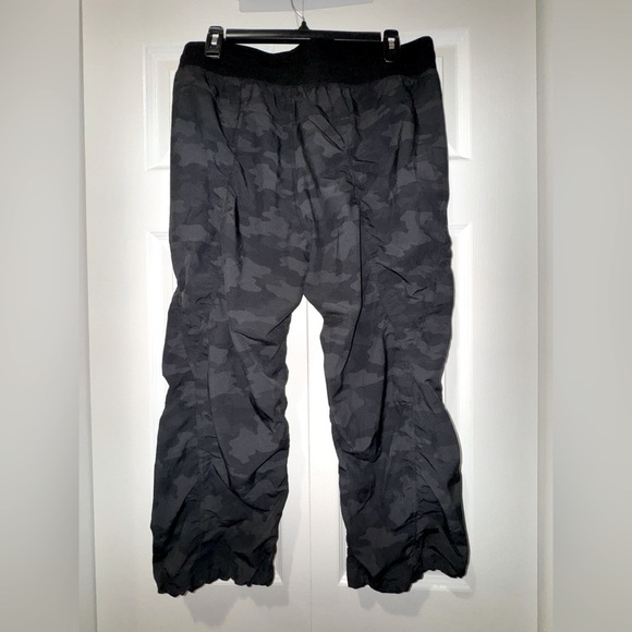Kyodan Camo drawstring capri Jogger Pants. Size Large. EUC. Worn once - Picture 2 of 10